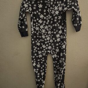 Old Navy Black and White Snowflake Kids Footie